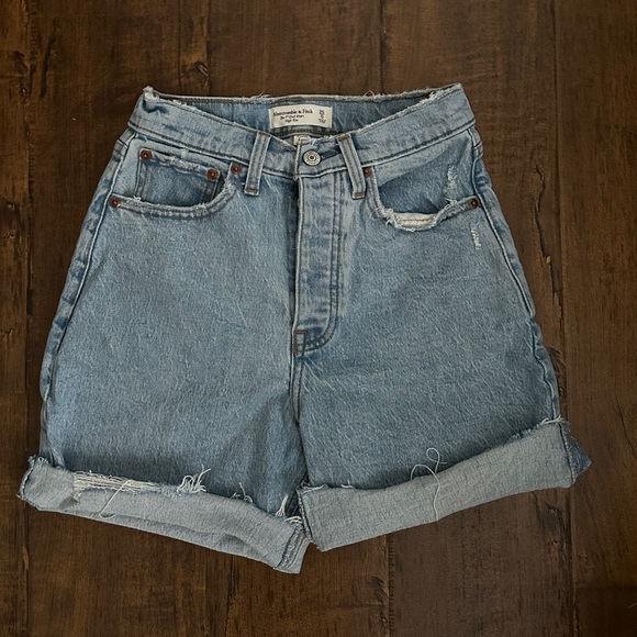 Abercrombie and Fitch dad shorts - Picture 2 of 4